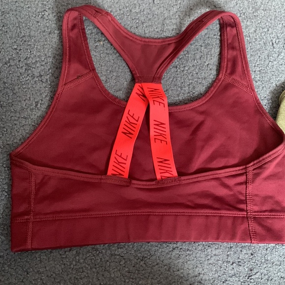 2 Nike sports bras - Picture 4 of 7